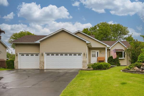 14955 Oakcrest CIR, Savage, MN 55378