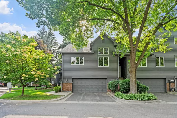 2212 Sherwood CT, Minnetonka, MN 55305