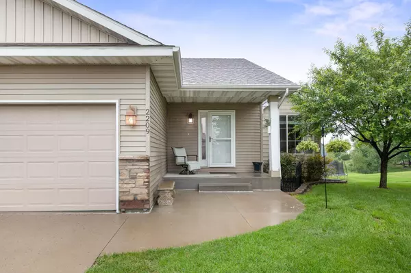 2209 Longhorn LN, Buffalo, MN 55313