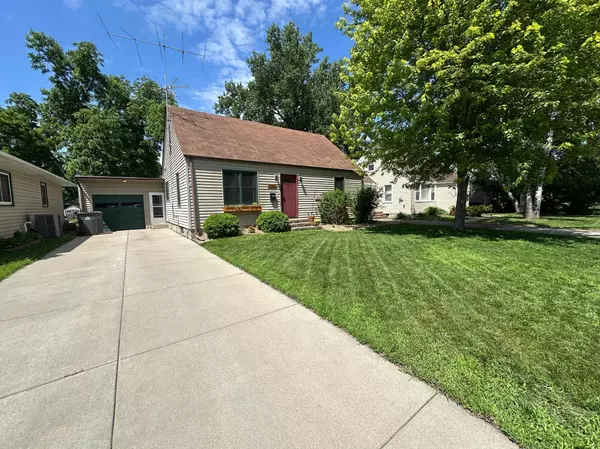 Chaska, MN 55318,111 Spruce ST