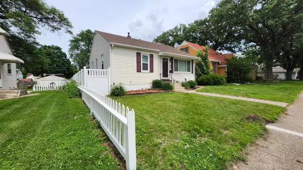 South Saint Paul, MN 55075,129 E Frost ST