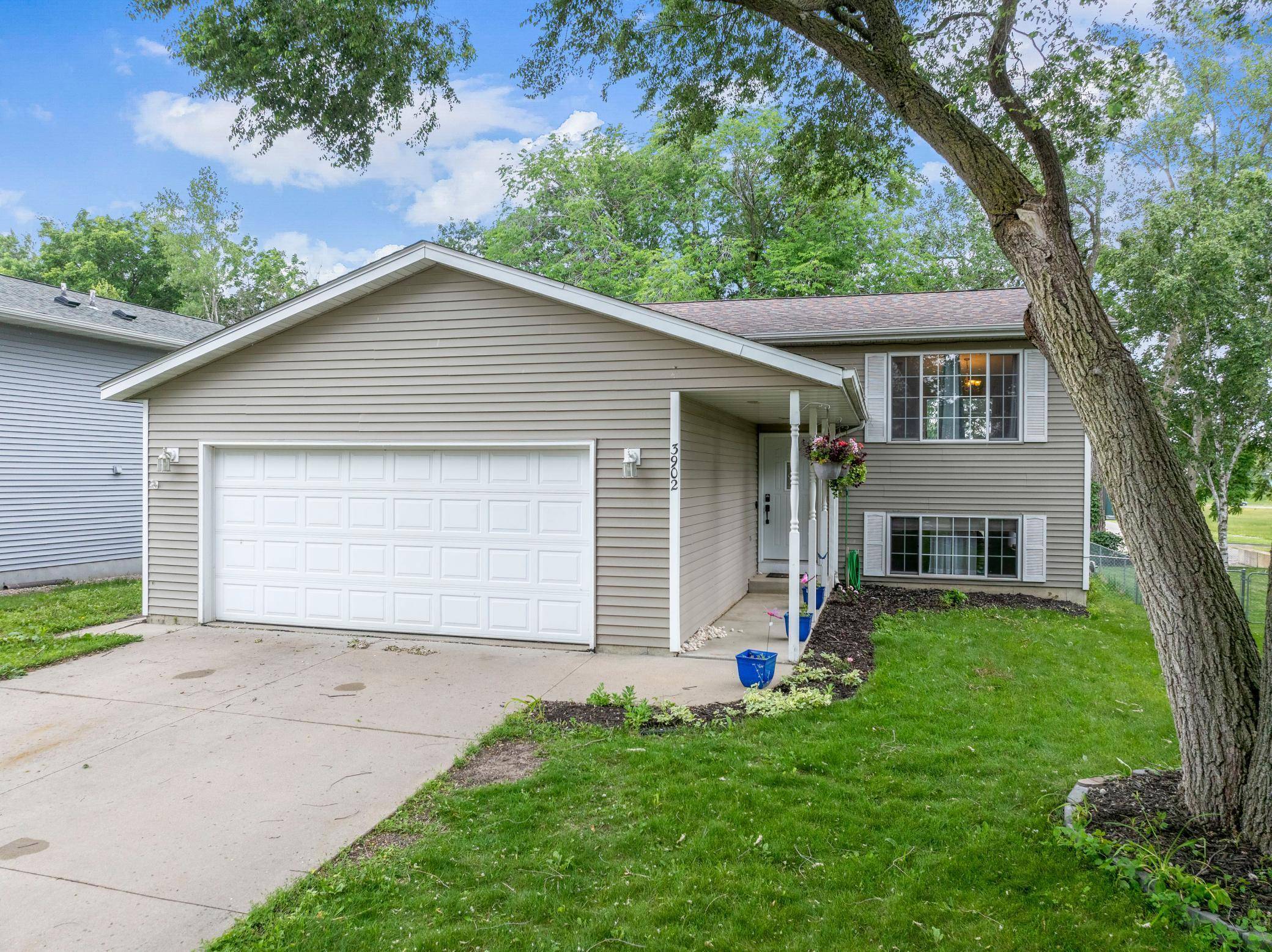 3902 Strathmore LN SE, Rochester, MN 55904