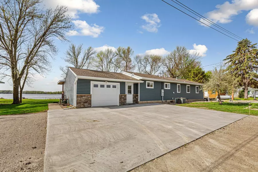 17055 Dickenson LN, Waterville, MN 56096