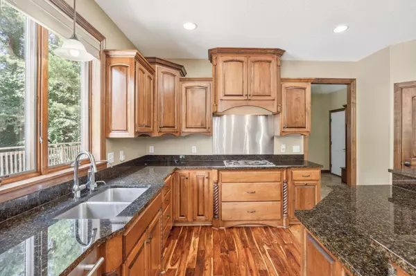 Eden Prairie, MN 55347,18658 Ponderosa CT