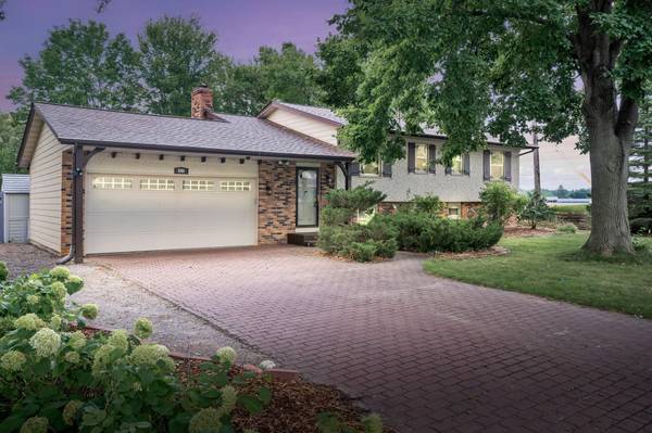 8900 29th AVE N, New Hope, MN 55427