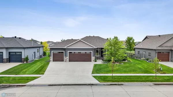 2865 Mcleod DR E, West Fargo, ND 58078