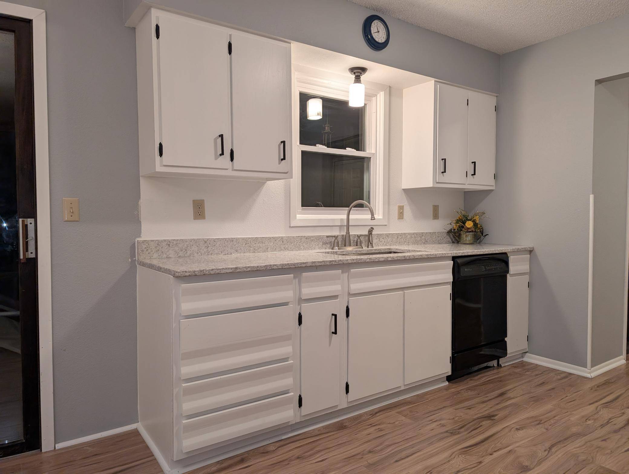 Marshall, MN 56258,507 S 1st ST
