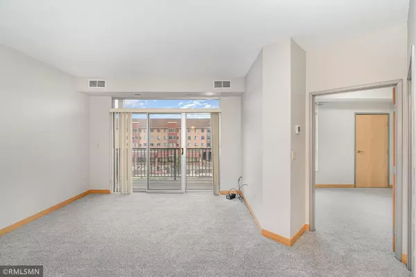 Minneapolis, MN 55414,2600 University AVE SE #318