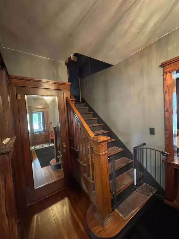 Redwood Falls, MN 56283,407 S Minnesota ST