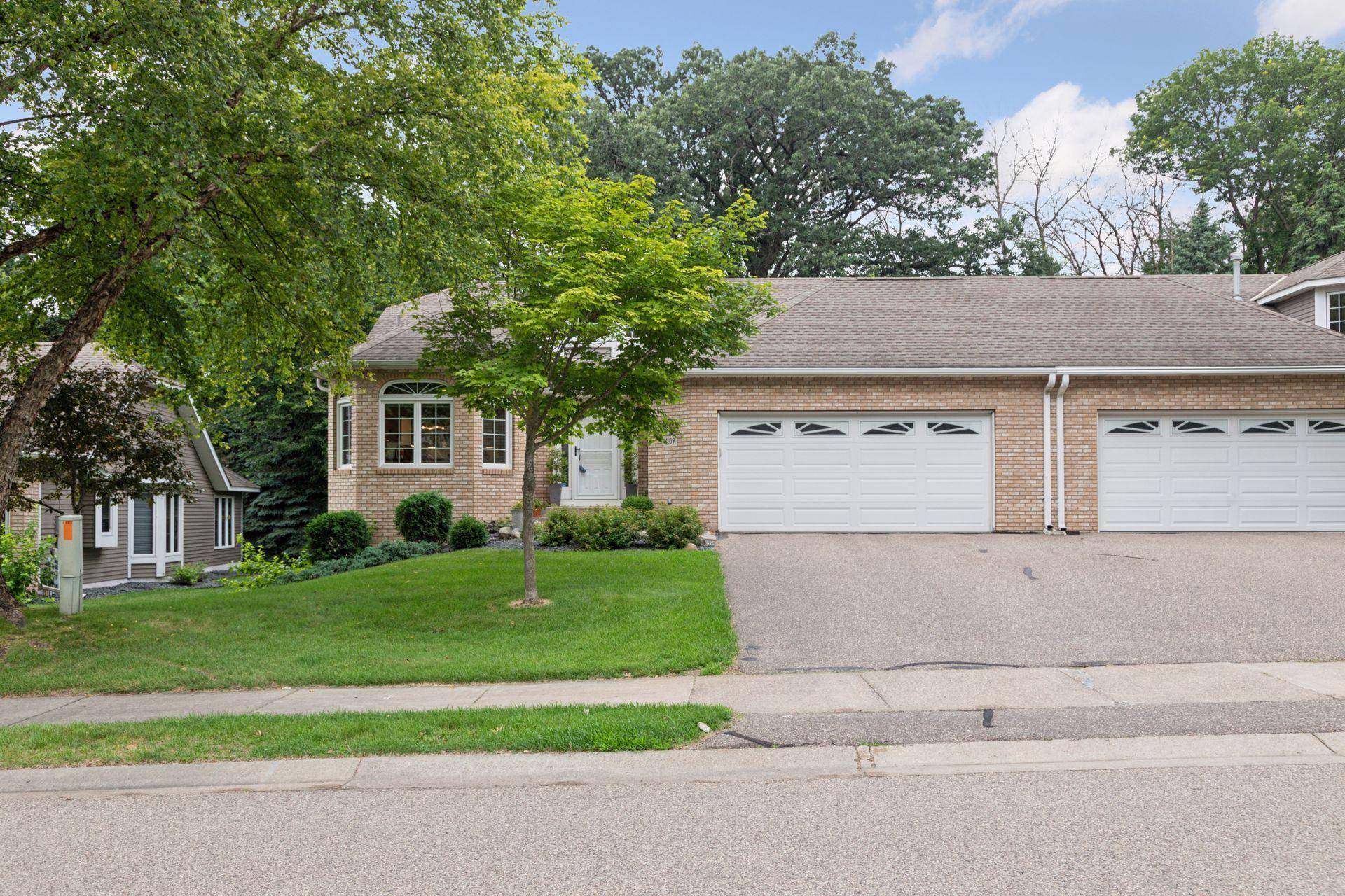 4109 Thornhill LN, Vadnais Heights, MN 55127