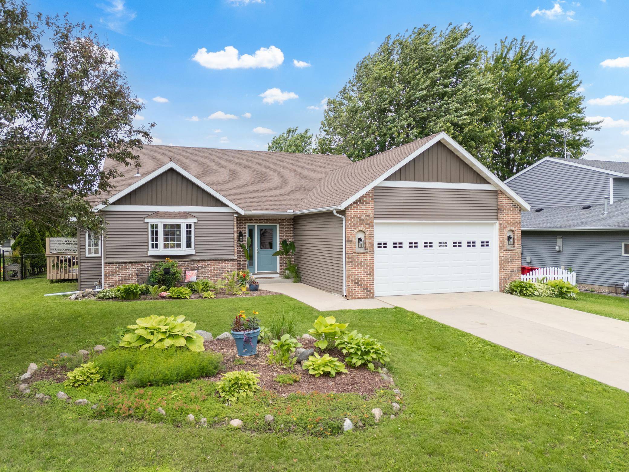 1401 1st Avenue CIR NE, Kasson, MN 55944