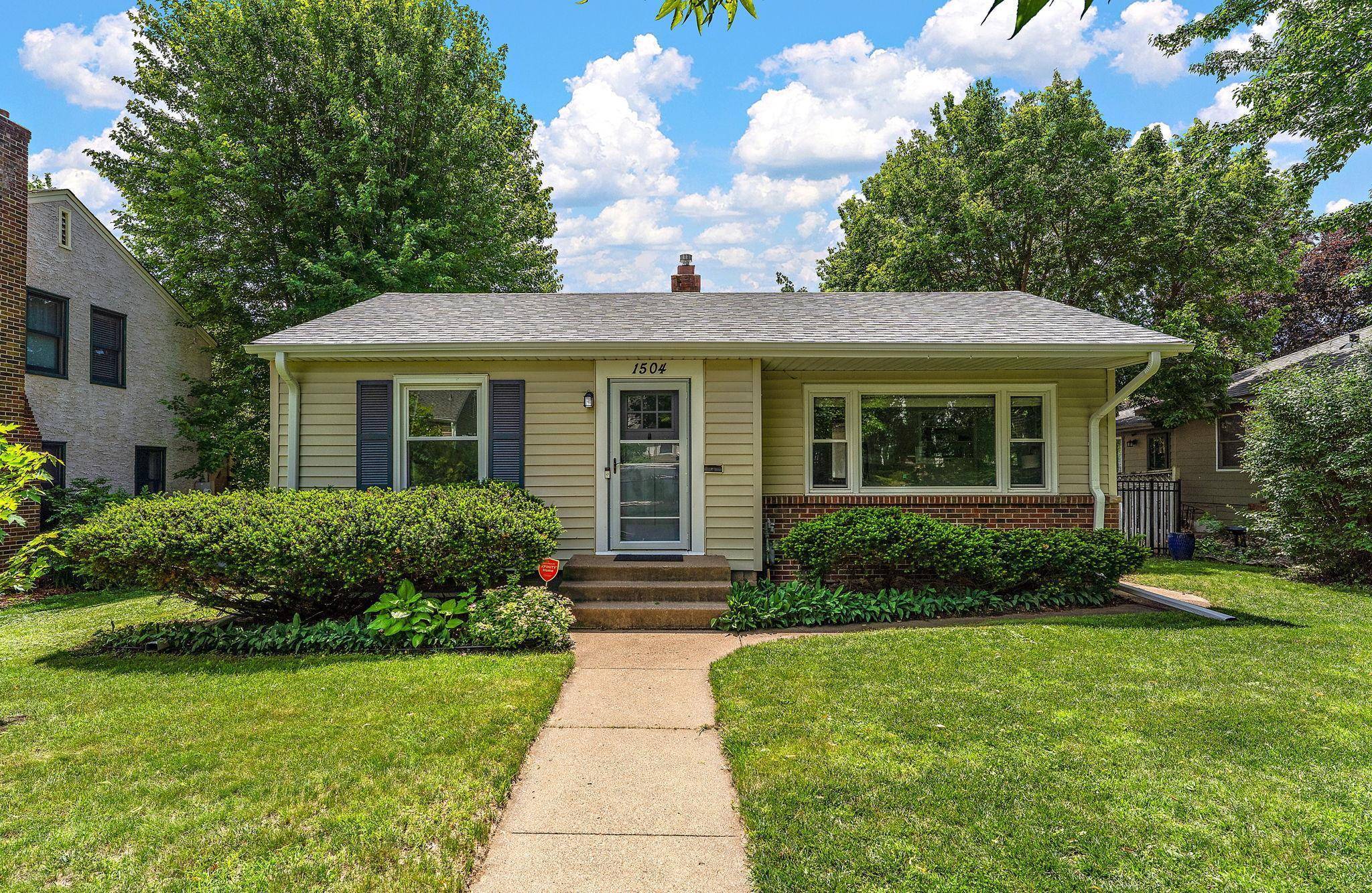 1504 Eleanor AVE, Saint Paul, MN 55116