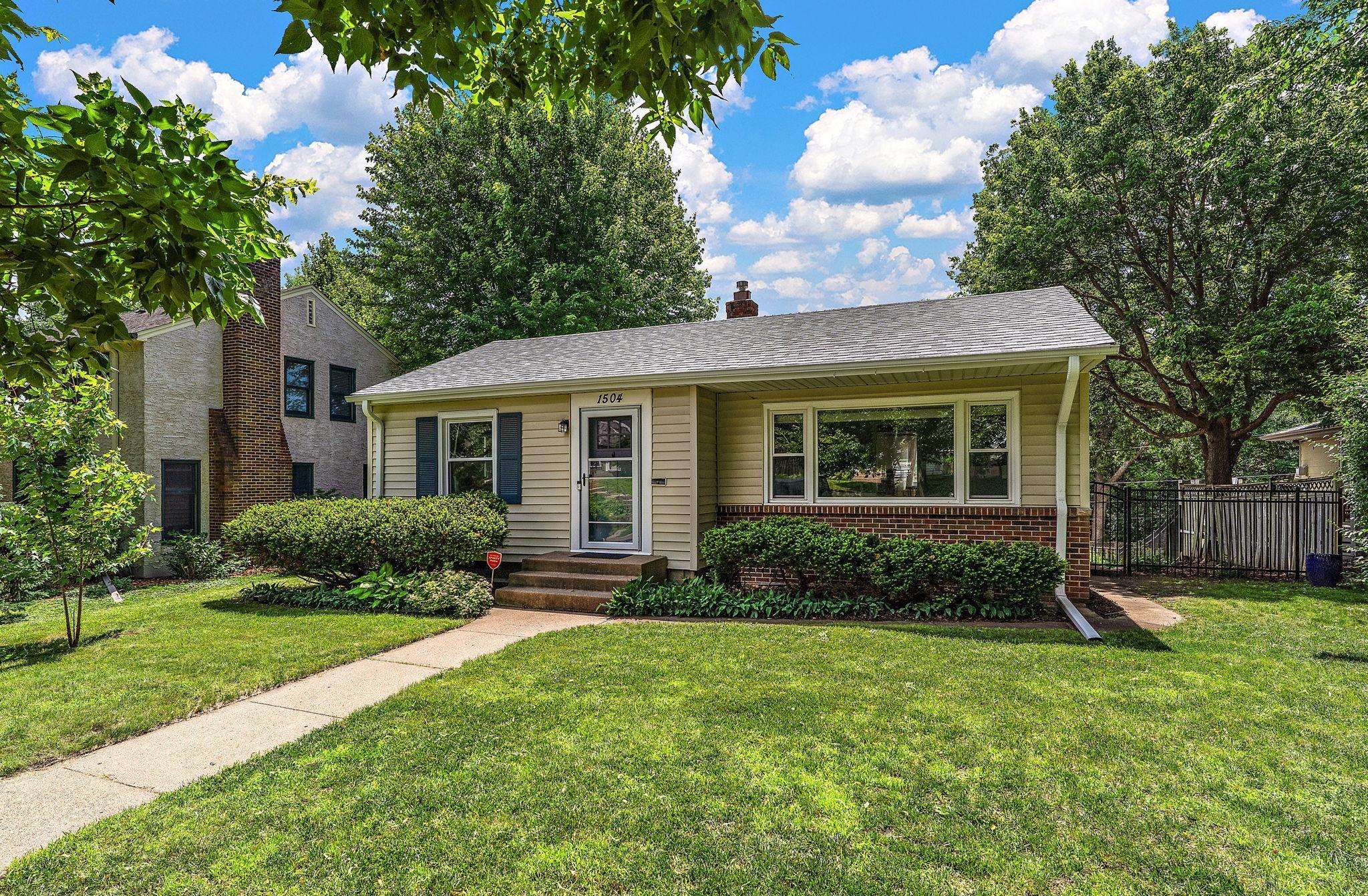 Saint Paul, MN 55116,1504 Eleanor AVE