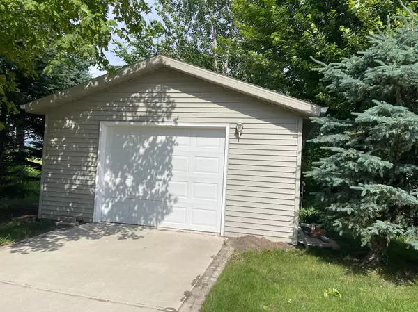 Eden Valley, MN 55329,630 Meadowlark LN