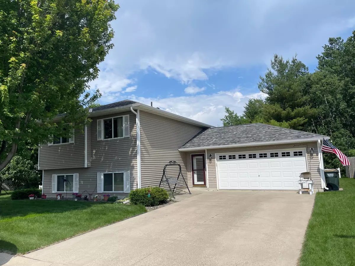 Eden Valley, MN 55329,630 Meadowlark LN