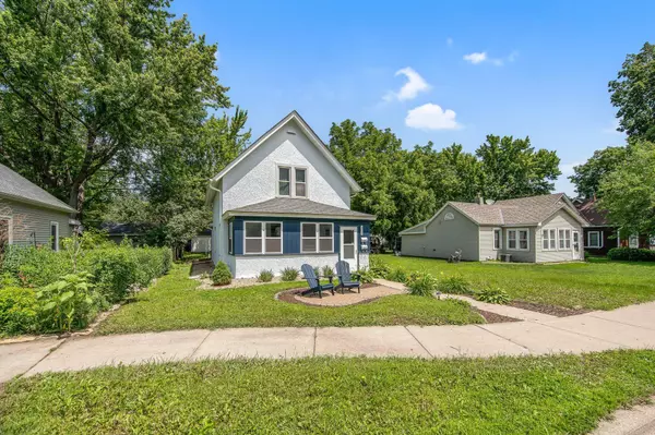 Shakopee, MN 55379,619 4th AVE E