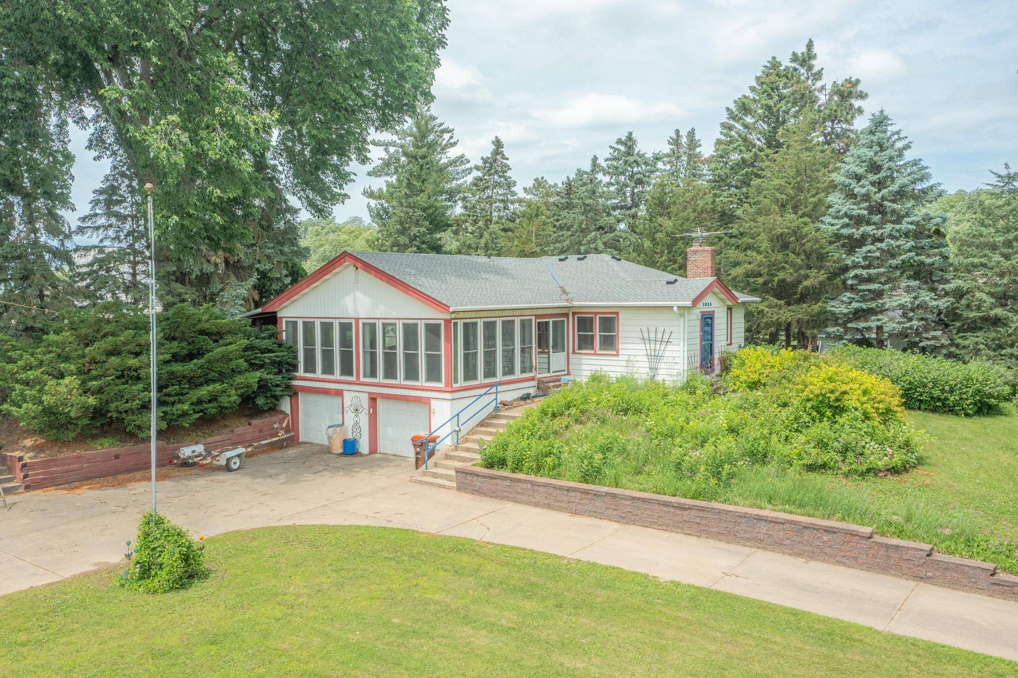 1825 Jackson ST, Maplewood, MN 55117
