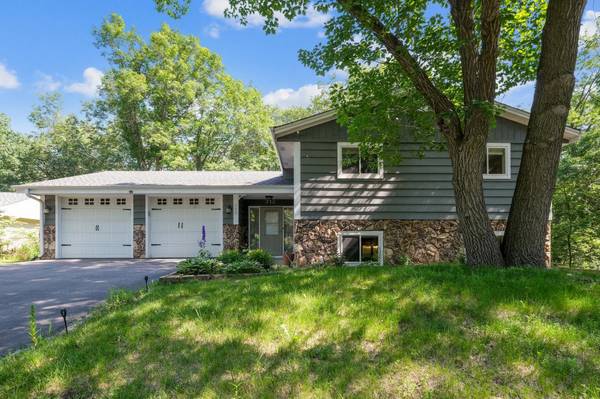 712 Country PL, Burnsville, MN 55337