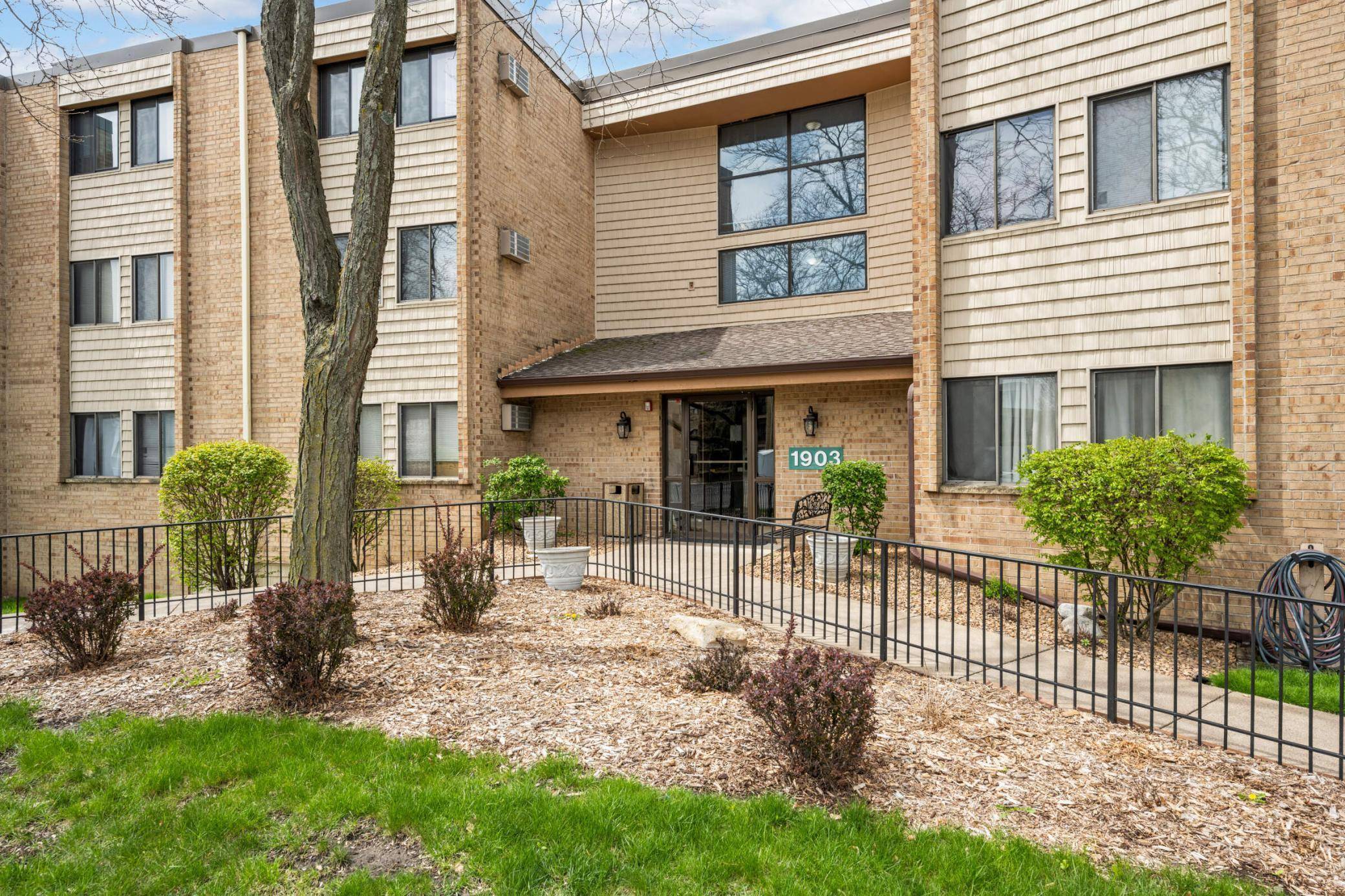 Eagan, MN 55122,1903 Silver Bell RD #108