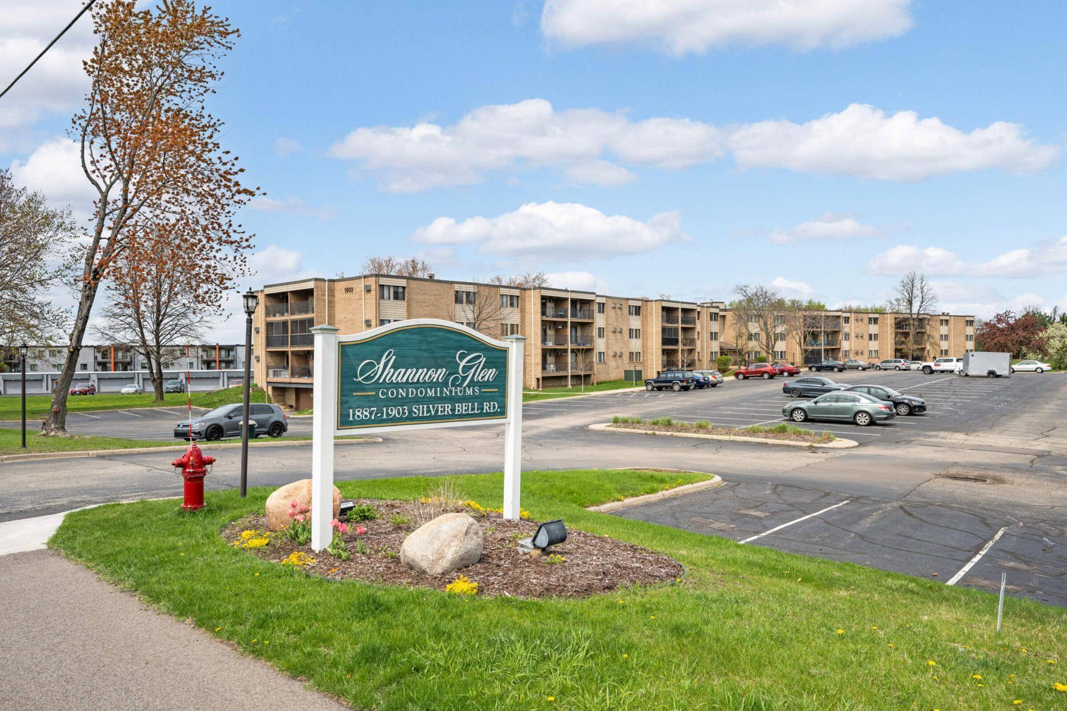 Eagan, MN 55122,1887 Silver Bell RD #115