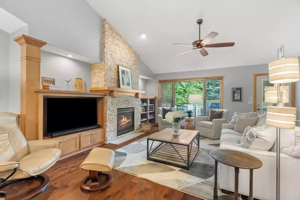 Woodbury, MN 55125,7102 Waterstone CT