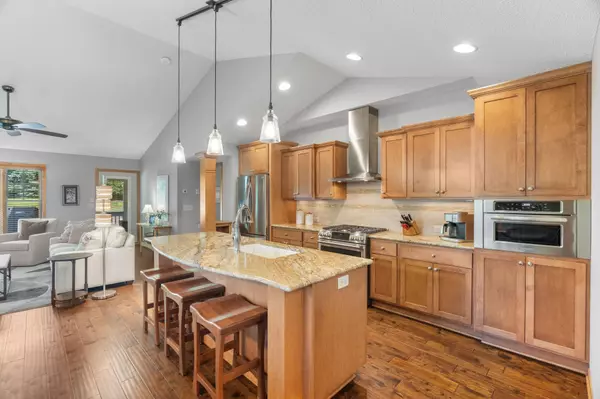 Woodbury, MN 55125,7102 Waterstone CT