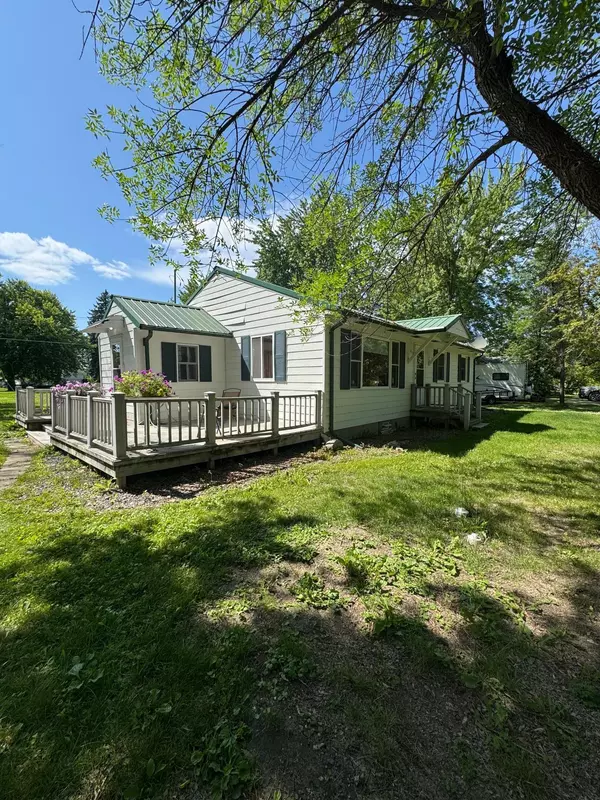 413 3rd AVE SE, Baudette, MN 56623