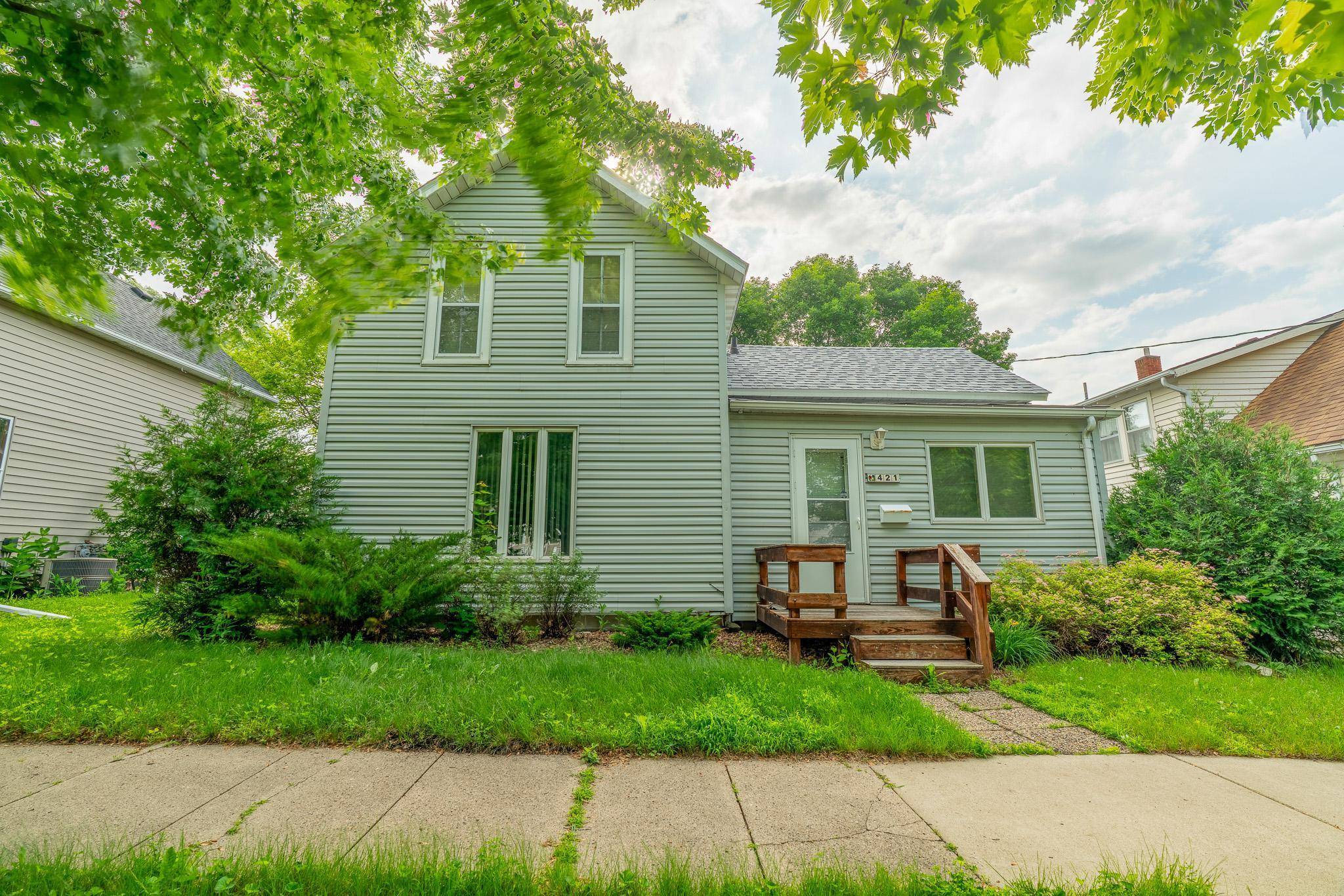 421 S Moore ST, Blue Earth, MN 56013