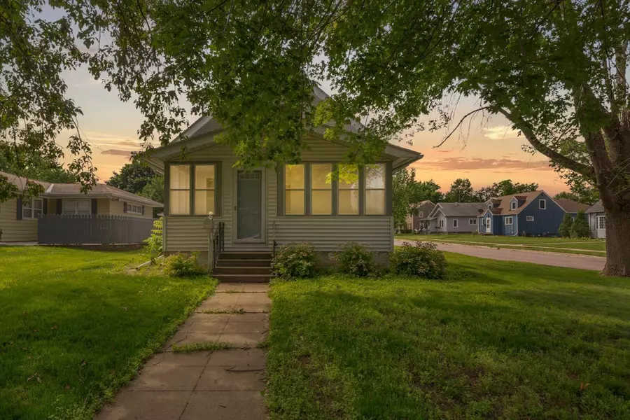 517 8th ST SW, Faribault, MN 55021