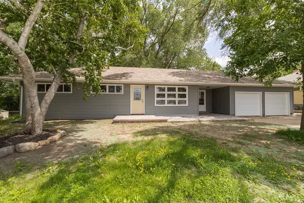 2586 Fairview AVE N, Roseville, MN 55113