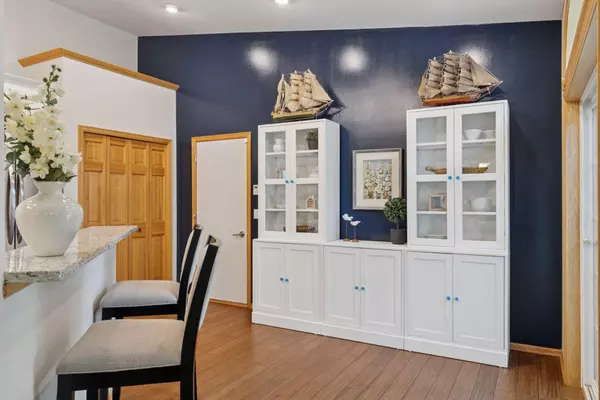 Eden Prairie, MN 55346,7372 Howard LN