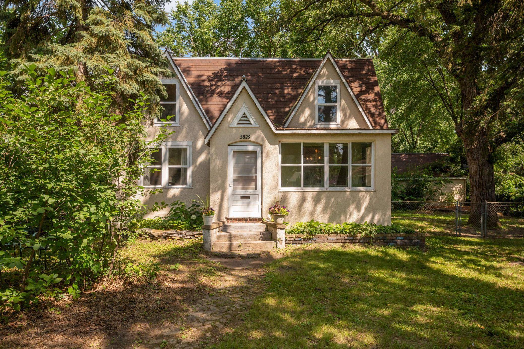 5826 W Broadway AVE, Crystal, MN 55428