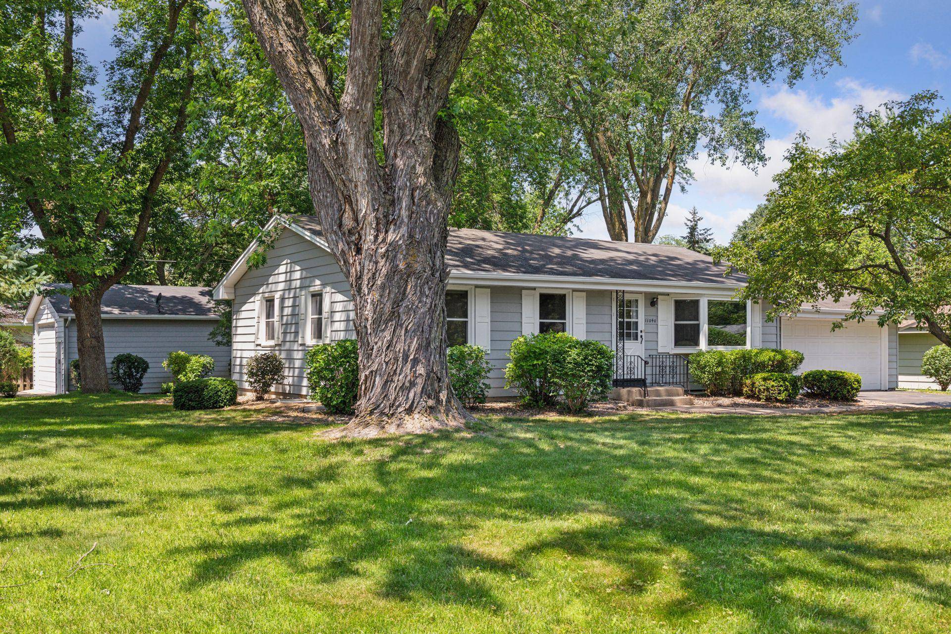 11040 Irwin AVE S, Bloomington, MN 55437