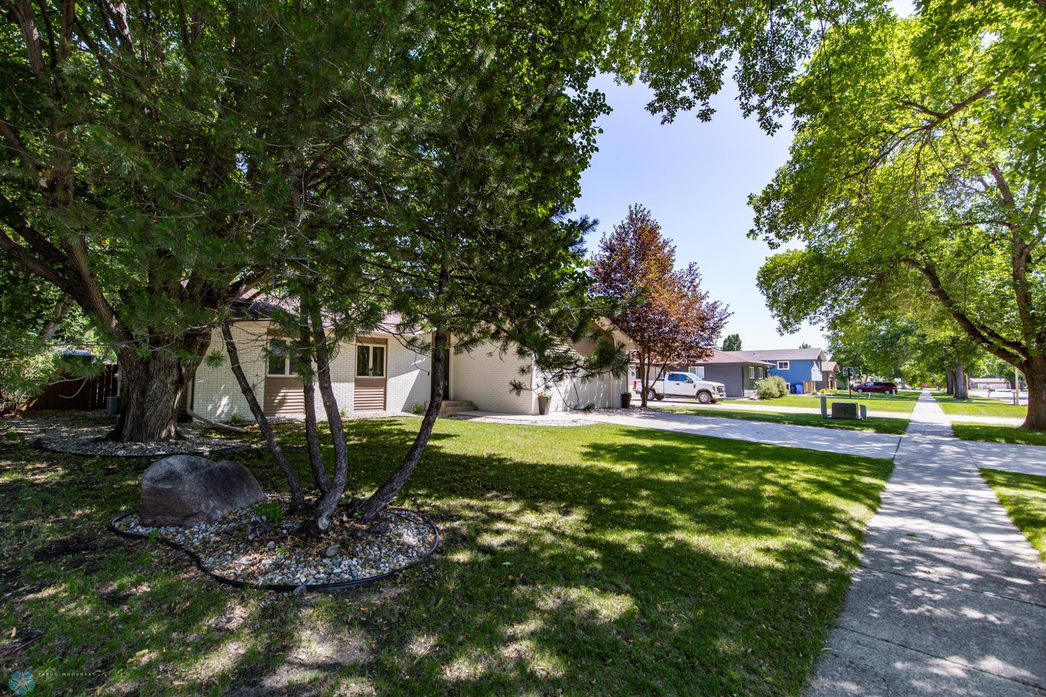 Fargo, ND 58103,25 Birch LN S