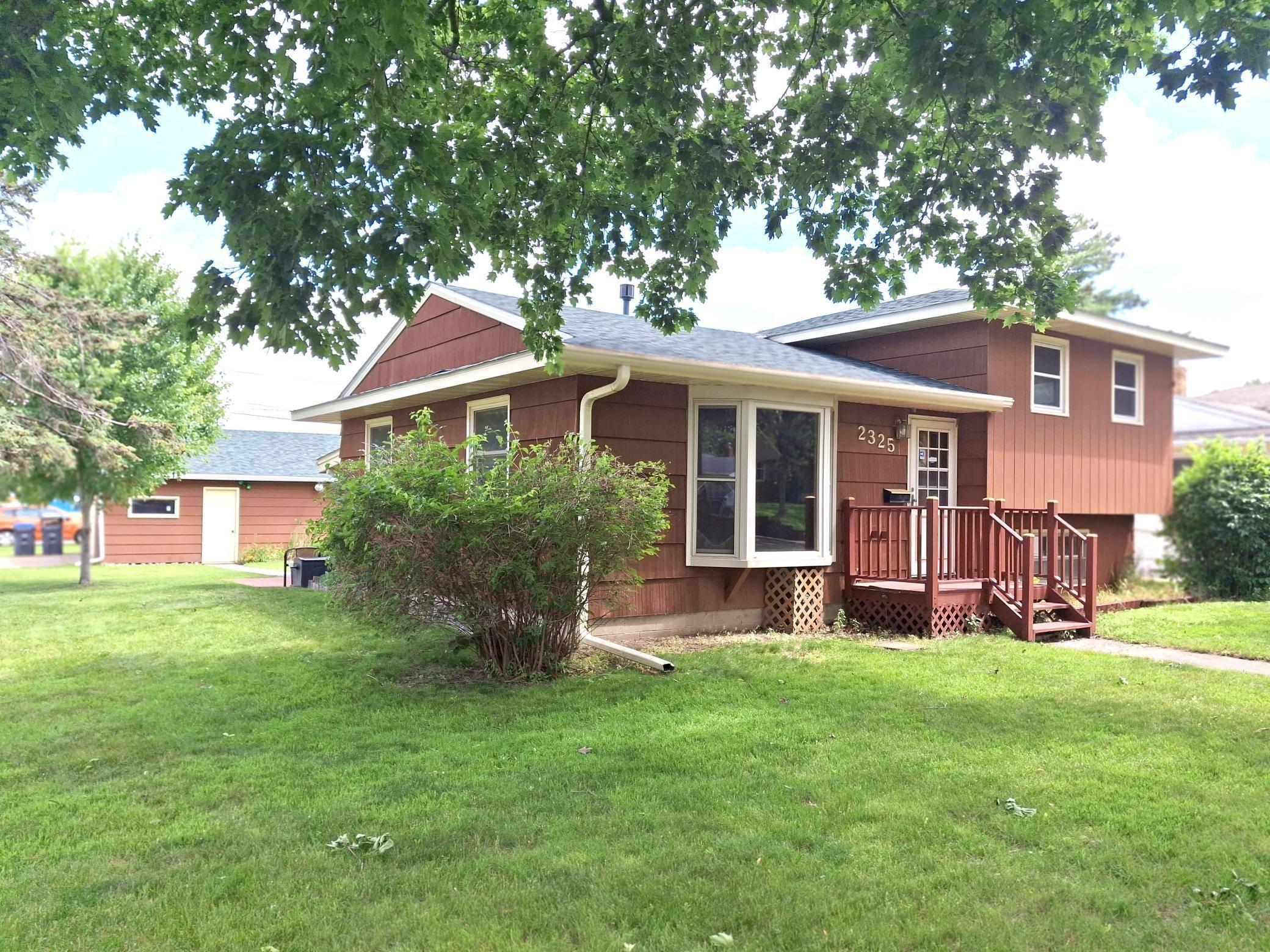 2325 16th AVE E, North Saint Paul, MN 55109