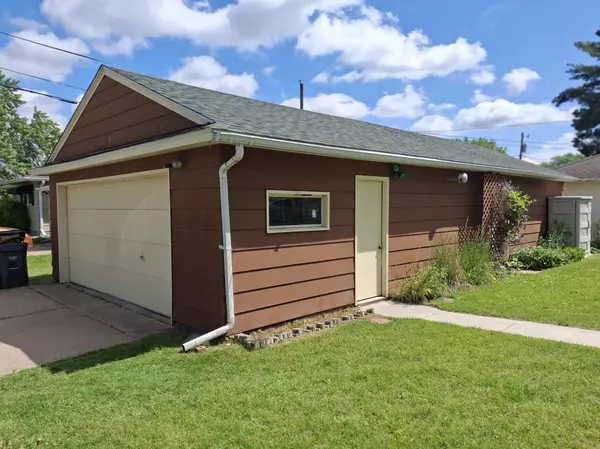 North Saint Paul, MN 55109,2325 16th AVE E