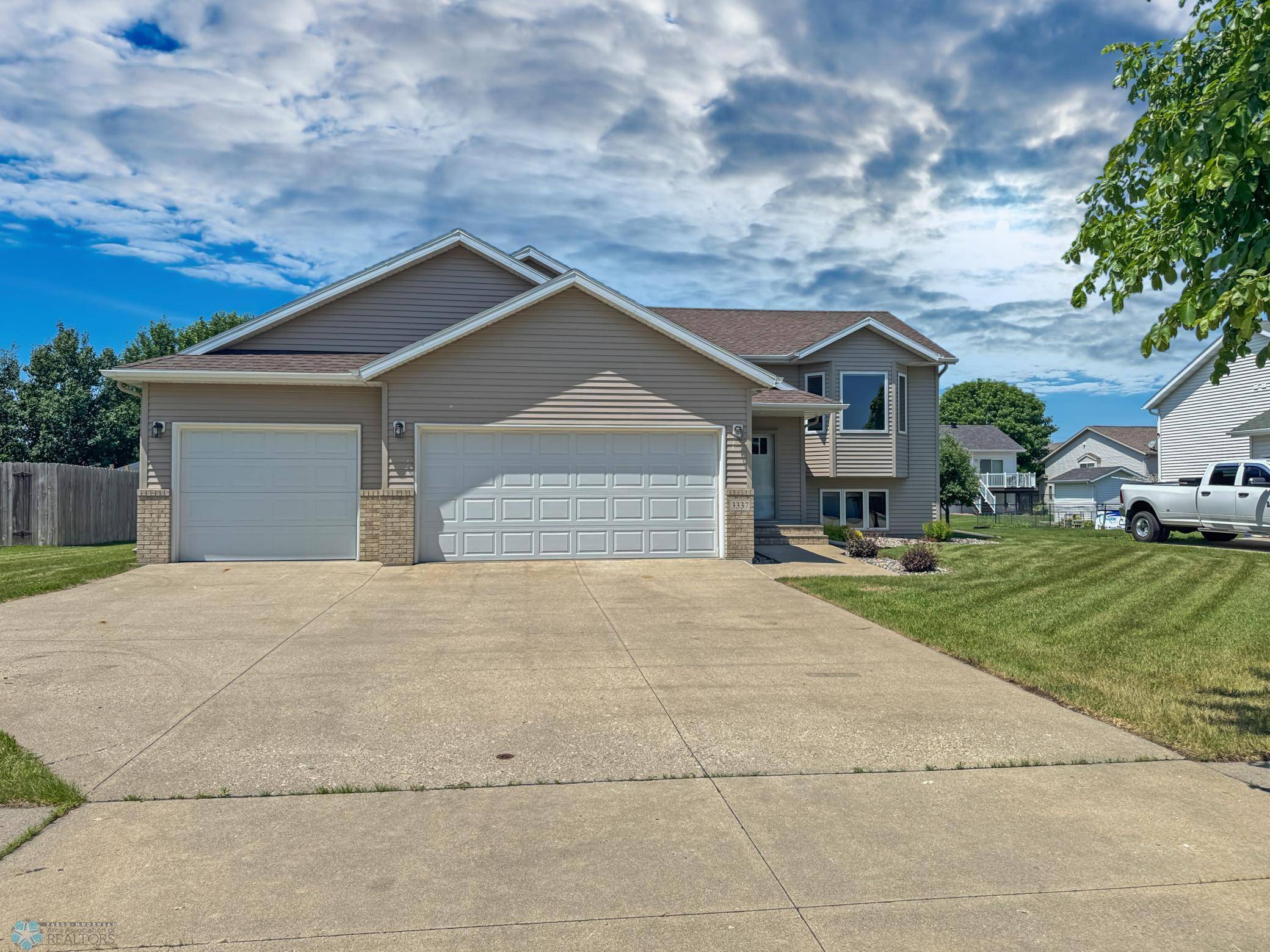 3337 Monroe ST S, Fargo, ND 58104