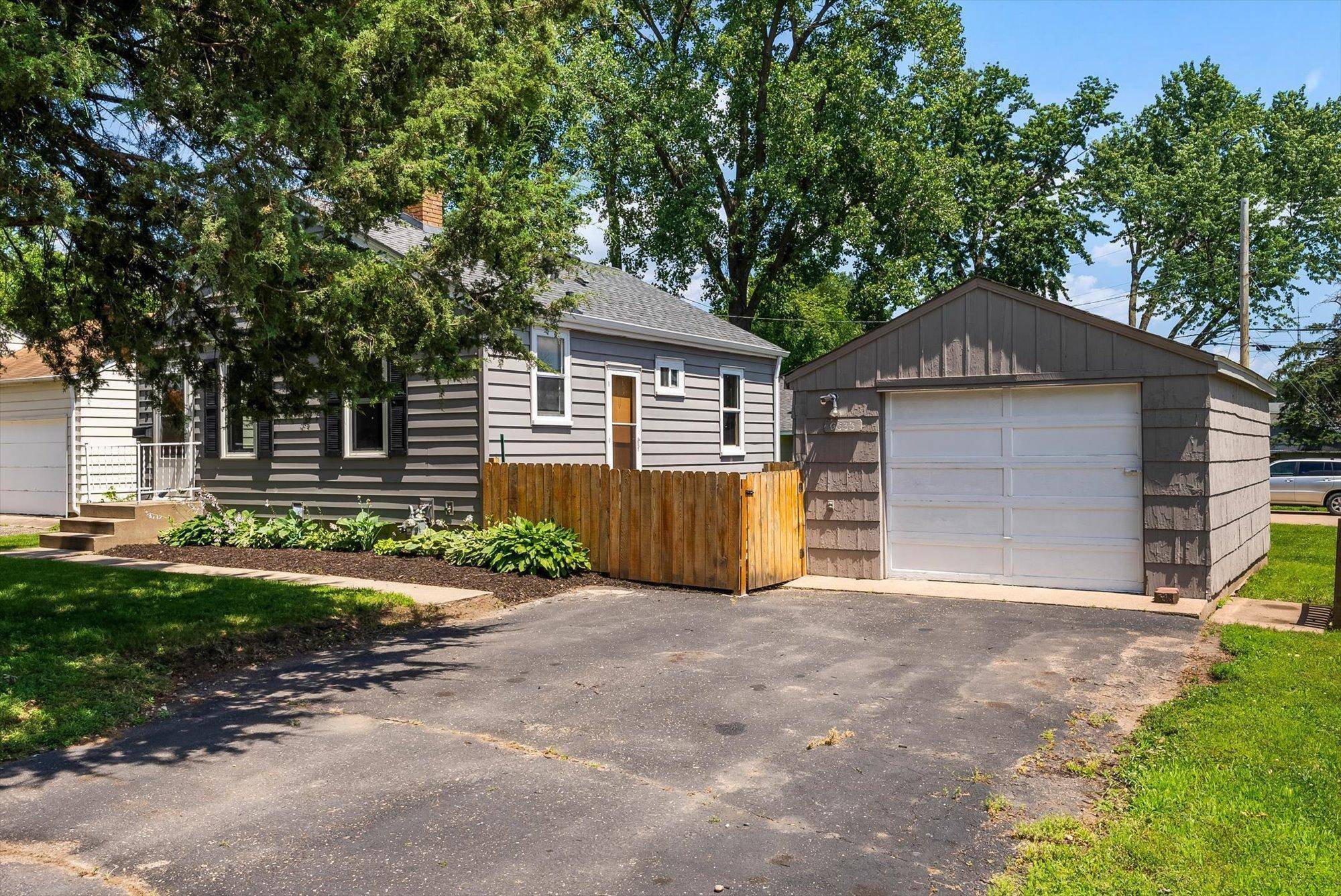 Richfield, MN 55423,6533 13th AVE S