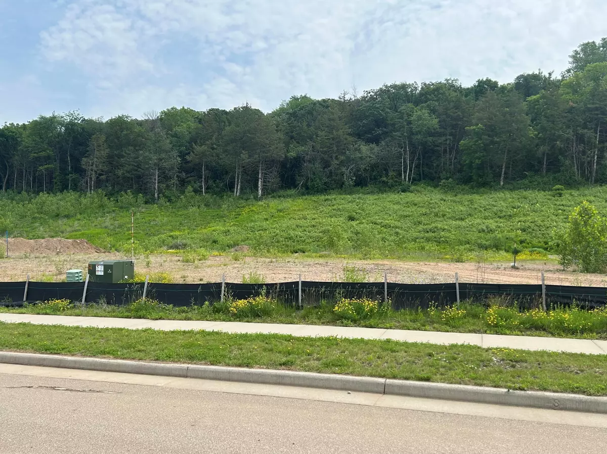 Hudson, WI 54016,2412 Simply Living LN