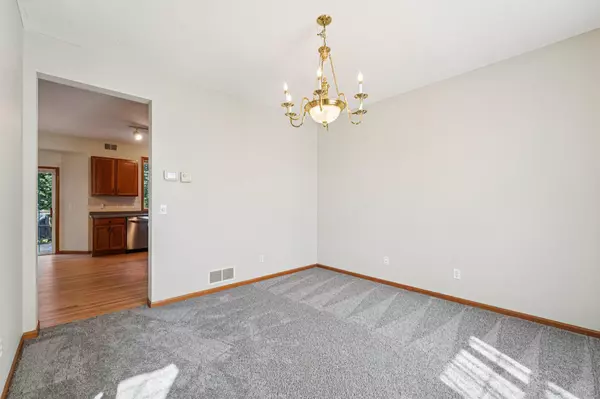 Savage, MN 55378,14916 Overlook DR