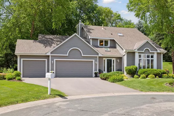 9988 Applewood CIR, Eden Prairie, MN 55347