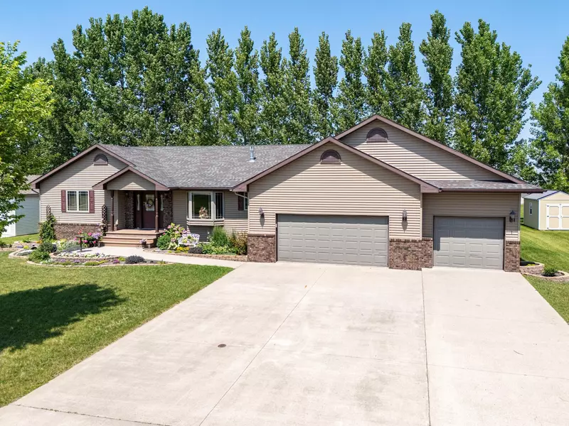 521 Spruce LN, Crookston, MN 56716