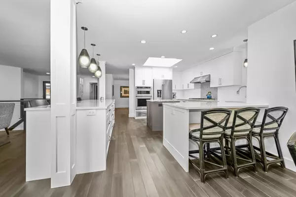 Edina, MN 55436,6102 Waterford CT S