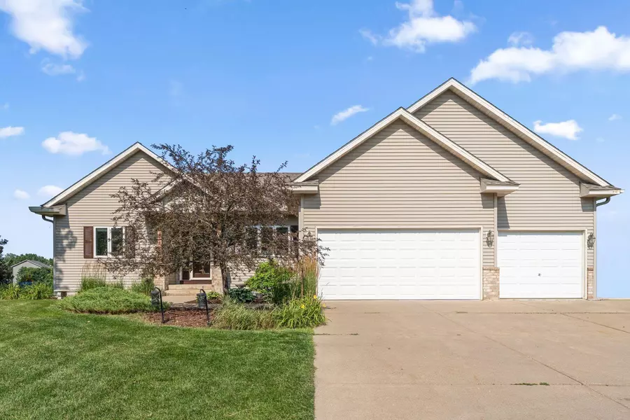 15900 Dakota LN, Rosemount, MN 55068