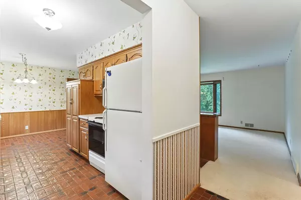 Minnetonka, MN 55345,18612 Springcrest DR