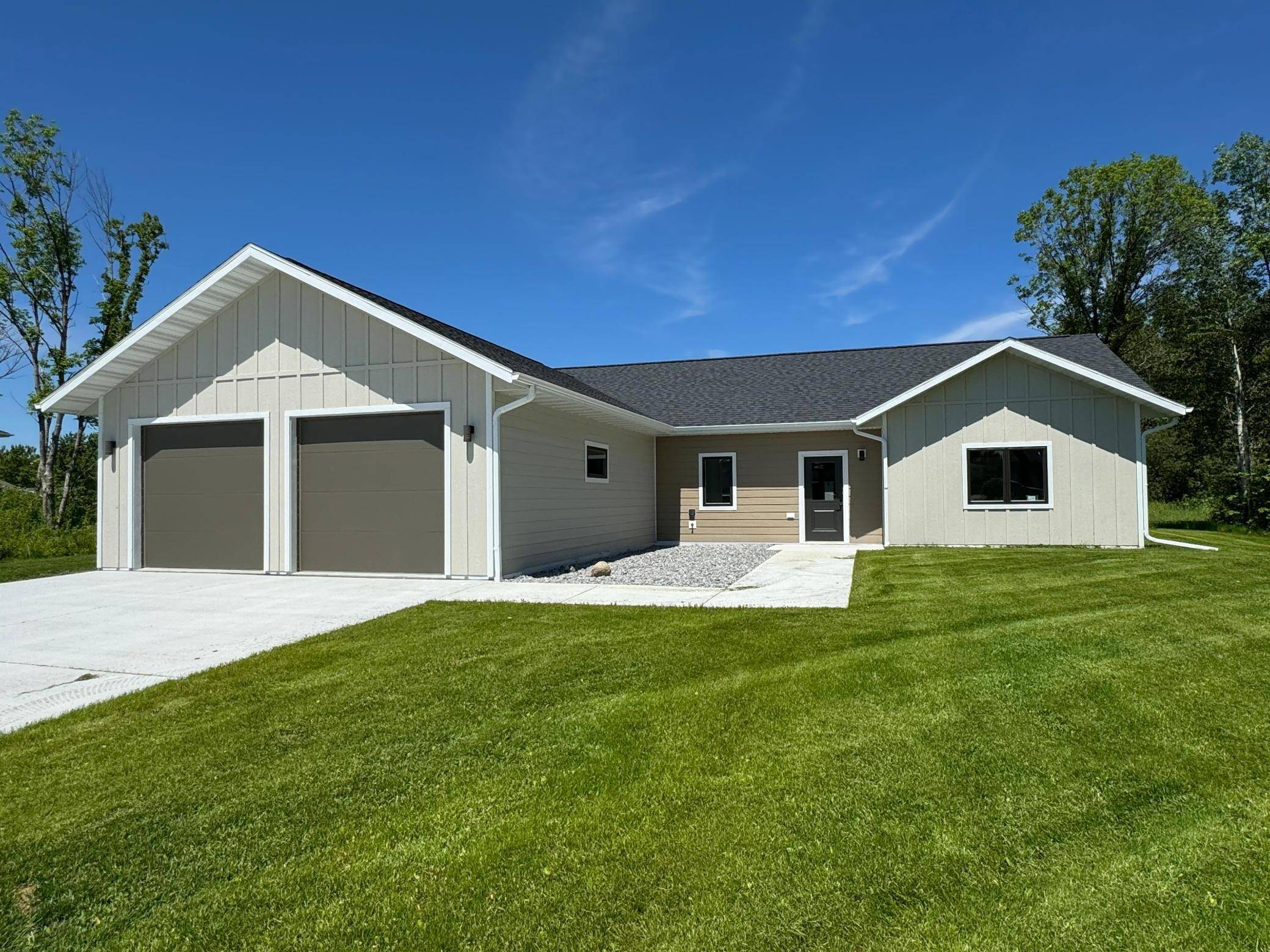 Warroad, MN 56763,605 Lincoln ST SE