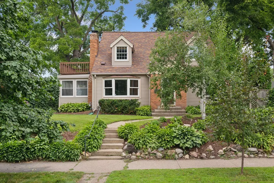 240 Russell AVE S, Minneapolis, MN 55405
