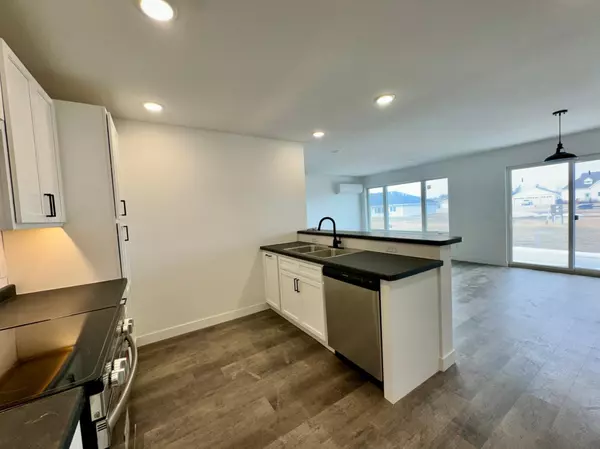 Warroad, MN 56763,605 McKinley ST SE