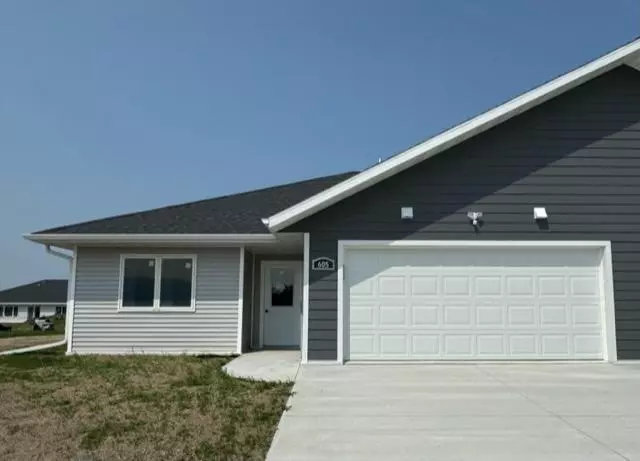 605 McKinley ST SE, Warroad, MN 56763