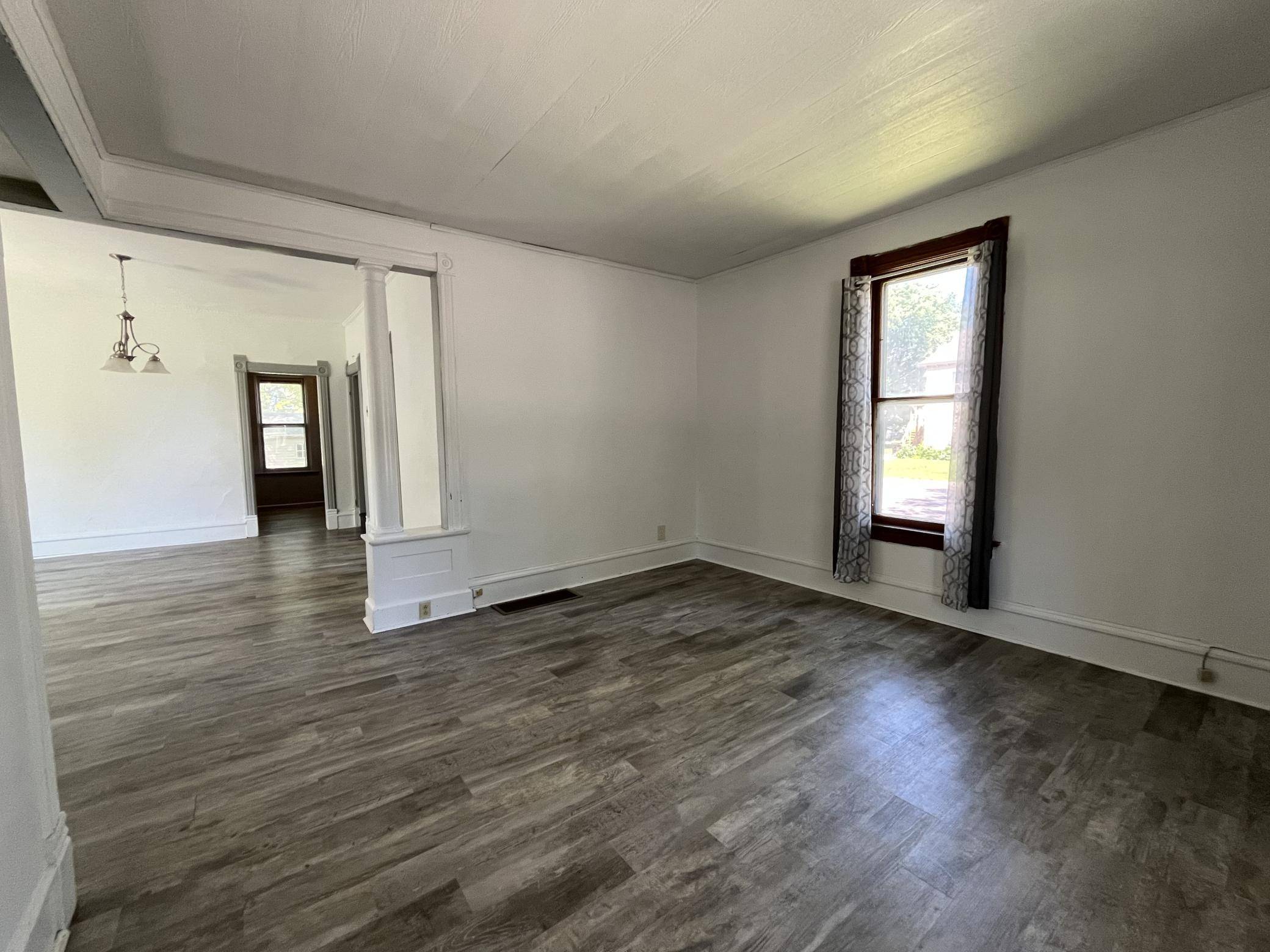 Windom, MN 56101,1364 5th AVE N